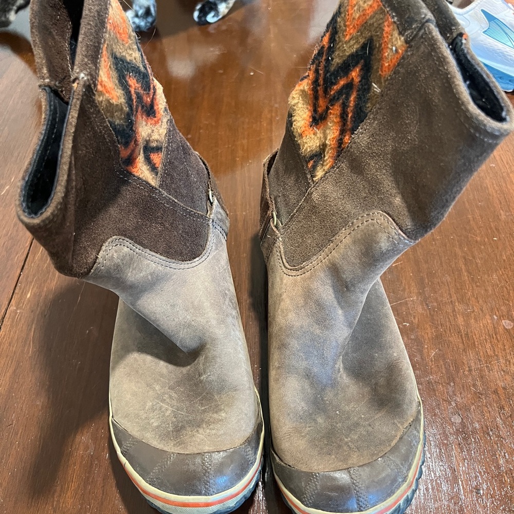 Sorel slip on boot